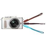 Olympus E-PL8 Blanc + 14-42mm EZ Pancake + Dragonnes